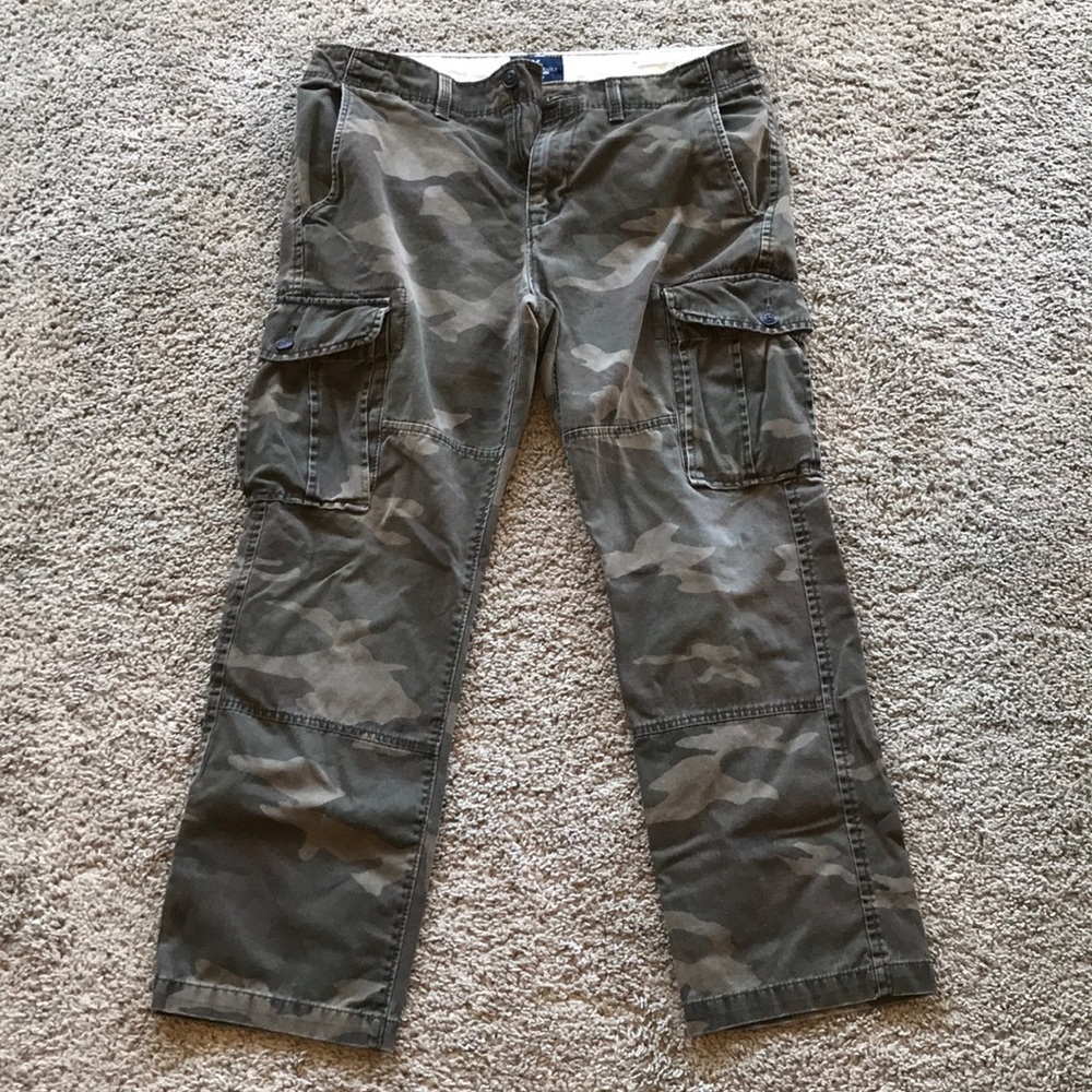 American Eagle camo cargo pants